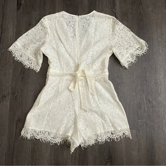 New DO+BE Ivory/ off White Lace Romper . - Picture 8 of 10